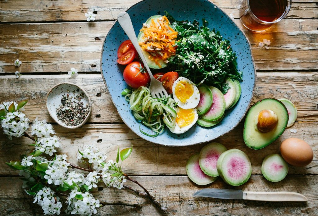 Introducción a la Nutrición y Dietética: Planificación de Dietas y Prevención de Riesgos Alimentarios